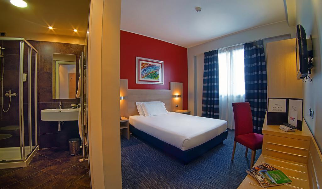 Hotel Sporting Cologno Cologno Monzese Zimmer foto